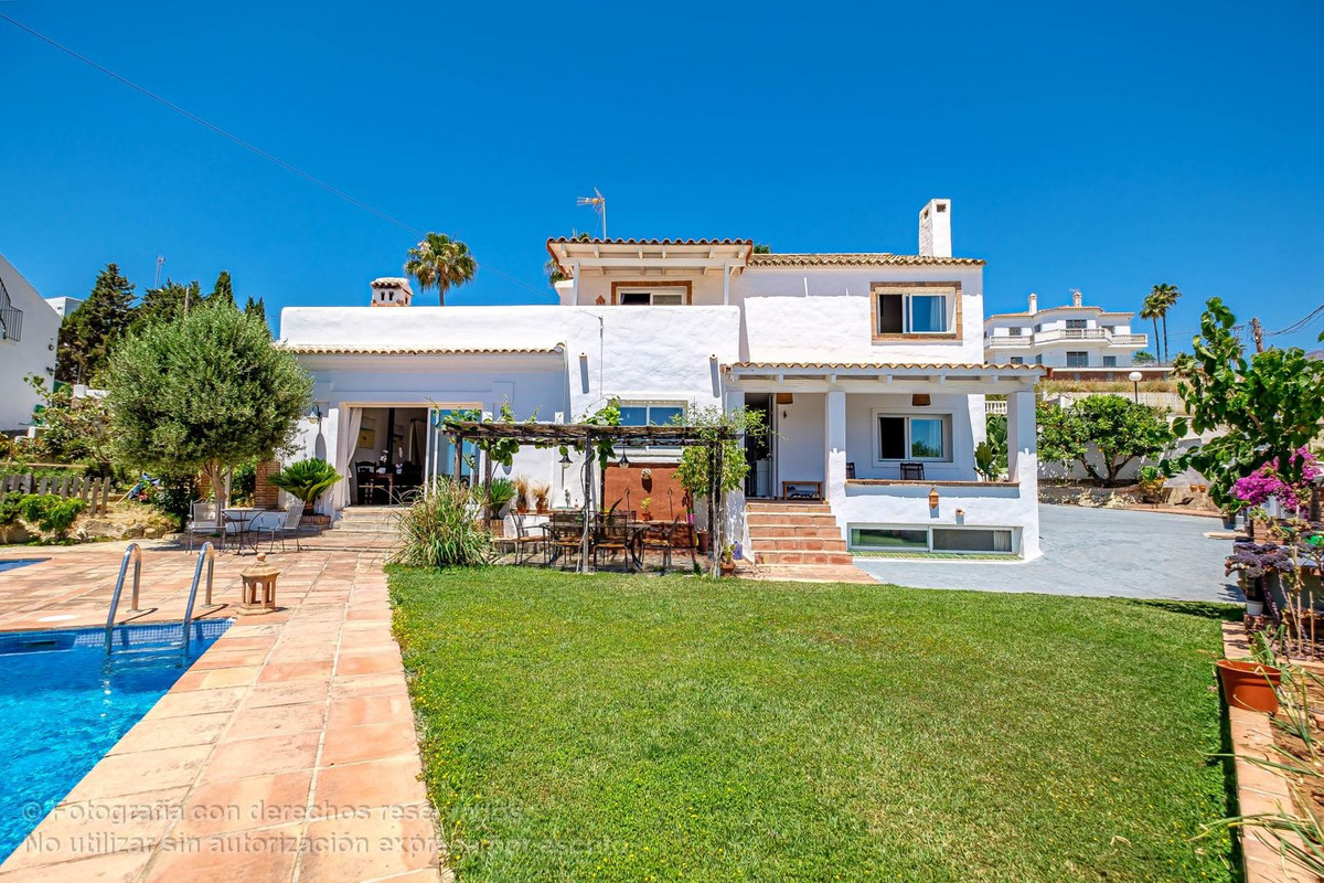 4 bedroom villa for sale at Arena Beach, Estepona